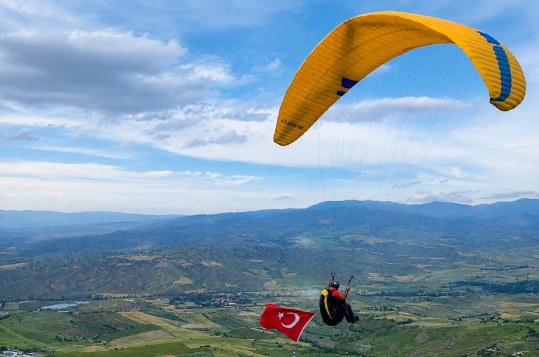 Millilere gökyüzünden destek