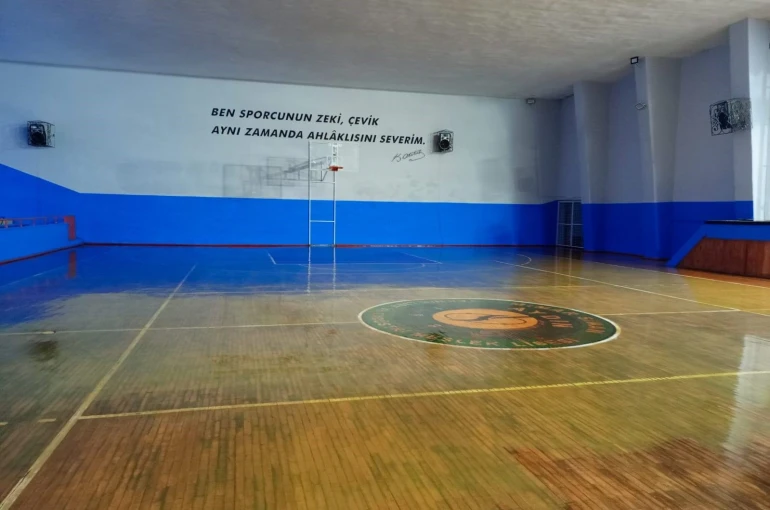 Mimar Sinan MTAL spor salonu yenilendi