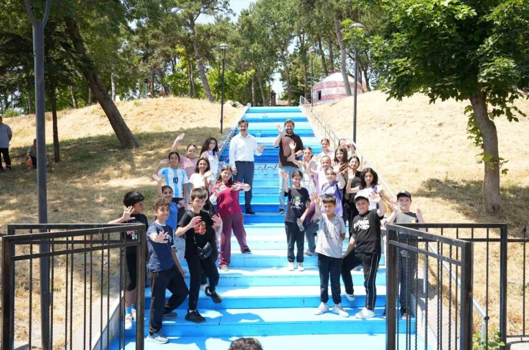 Minik ellerden Babasultan Parkı’na renkli dokunuş