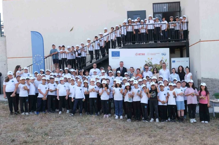 Minik öğrenciler fide dikerek doğa bilinci kazandı