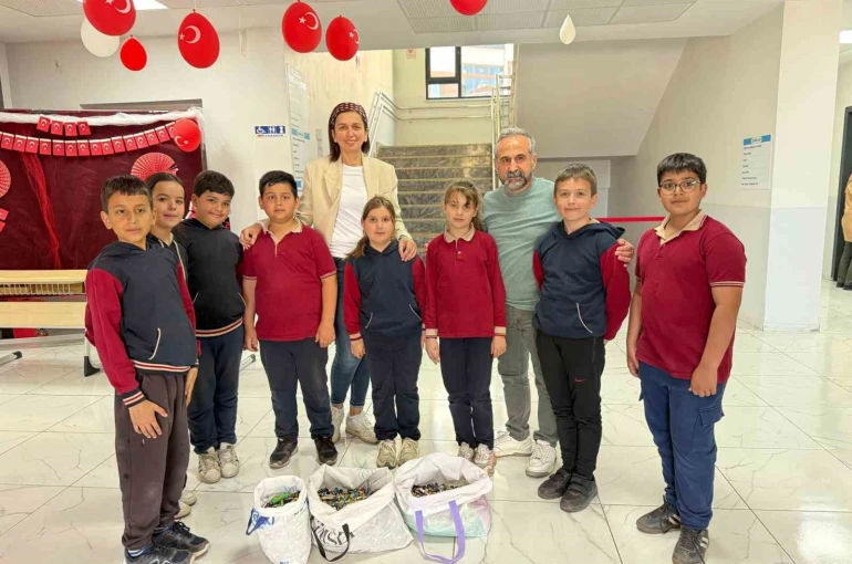 Minik öğrencilerden anlamlı proje: kapı kapı dolaşıp atık pil topladılar 