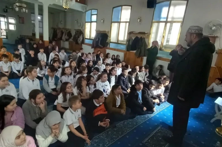 Minik öğrencilerden Hacı Seyit Camii’ne ziyaret