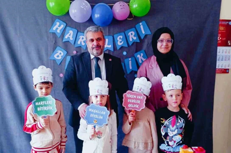 Minik öğrencilerin harfleri bitirme sevinci