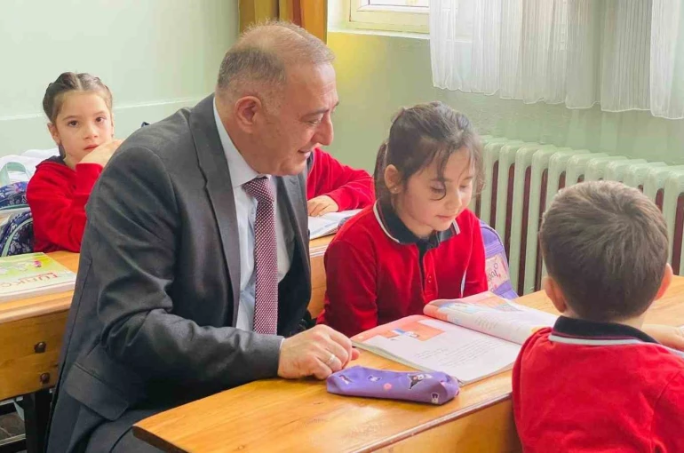 Minik öğrencinin mektubu kaymakam Cantürk’ü sınıfa getirdi