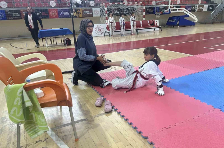 Minikler Taekwondo İl Müsabakaları yapıldı