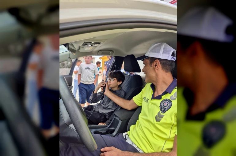 Miniklere polislik mesleği ve güvenli yaşam eğitimi