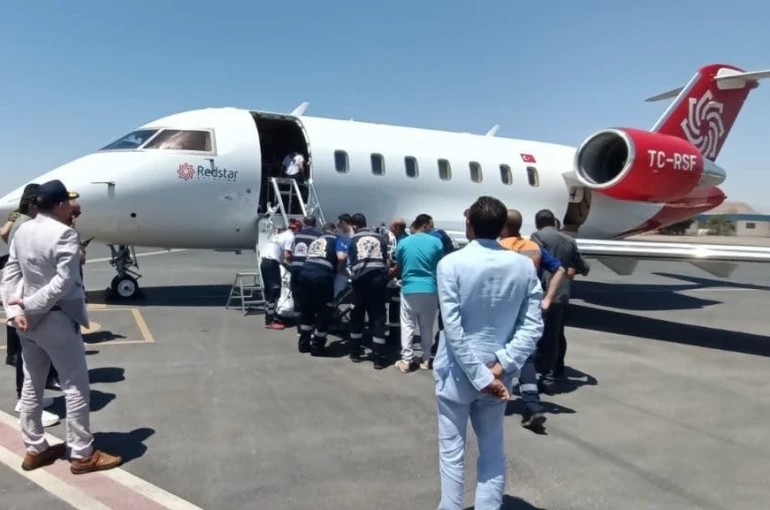 Mısır’da trafik kazası geçiren 3 Türk hava ambulansıyla Türkiye’ye getirildi