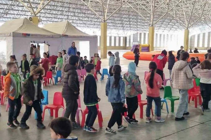 Mobil Çocuk Dostu Alan Tırı, Emek Mahallesi’nde kuruldu 