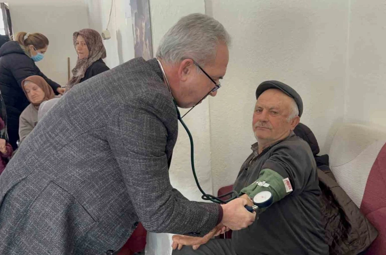 Mobil sağlık timleri, köy köy gezerek sağlık dağıtıyor