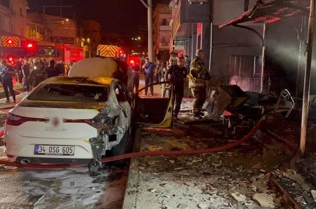 Mobilya dükkanının deposu alev alev yandı