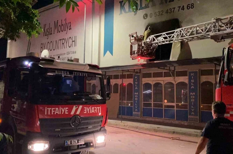 Mobilya fabrikasında korkutan yangın