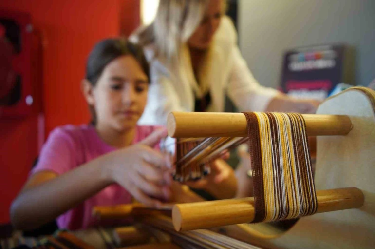 Modern yaşamın stresine geleneksel terapi: Çarpana ve kilim dokuma