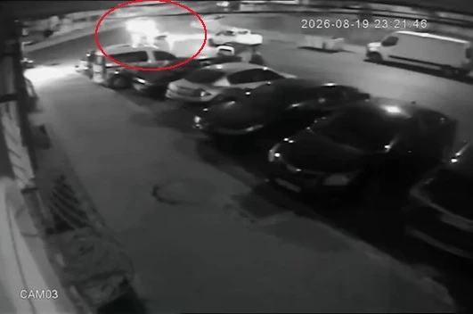 Motosiklet ile taksi kafa kafaya çarpıştı 