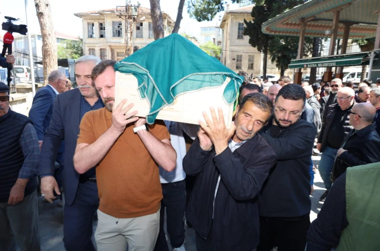 Motosiklet kazasında hayatını kaybeden 17 yaşındaki Ela son yolculuğuna uğurlandı