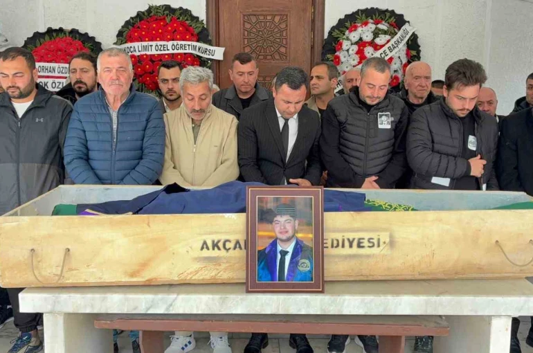 Motosiklet kazasında hayatını kaybeden lise öğrencisi son yolculuğuna uğurlandı