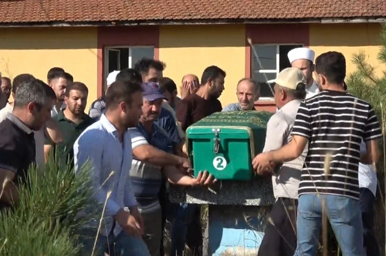 Motosiklet kazasında ölen Mustafa Ertürk dualarla son yolculuğuna uğurlandı