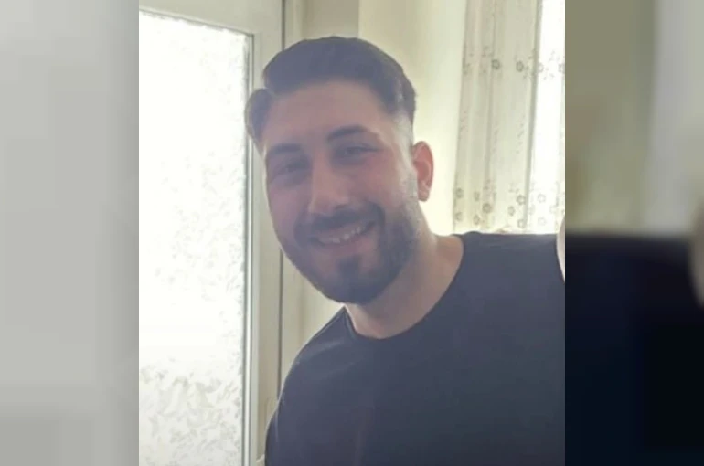 Motosiklet park halindeki otomobile çarptı: 1 ölü