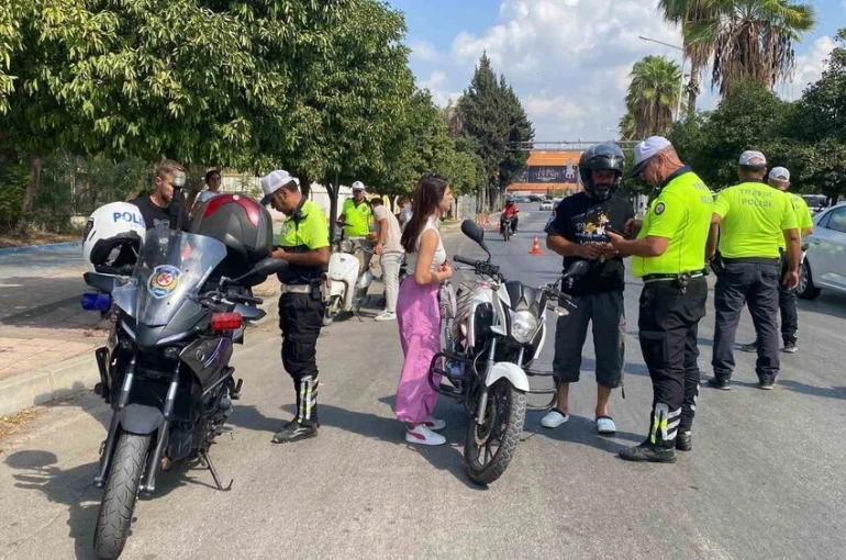 Motosiklet sürücülerine 1 buçuk saatte 456 bin TL ceza kesildi
