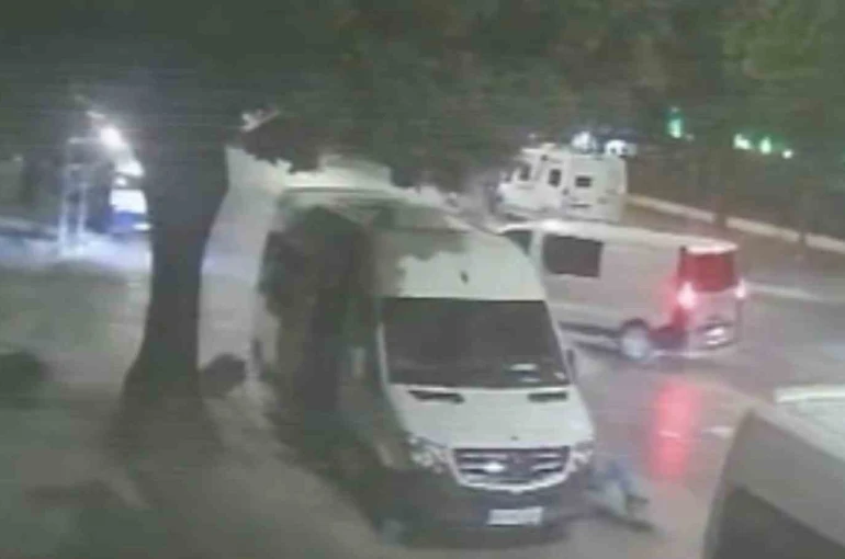 Motosiklet sürücülerinin ağır yaralandığı kazanın güvenlik kamerası ortaya çıktı