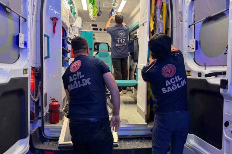 Motosiklet tarlaya yuvarlandı: 2 yaralı