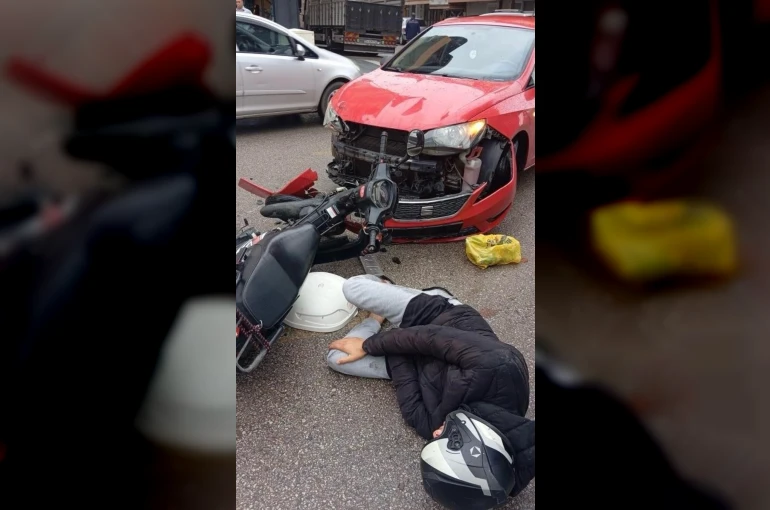 Motosiklet ve otomobil kafa kafaya çarpıştı: 1 yaralı