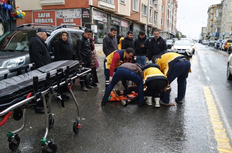 Motosiklet yayaya çarptı: 1 yaralı