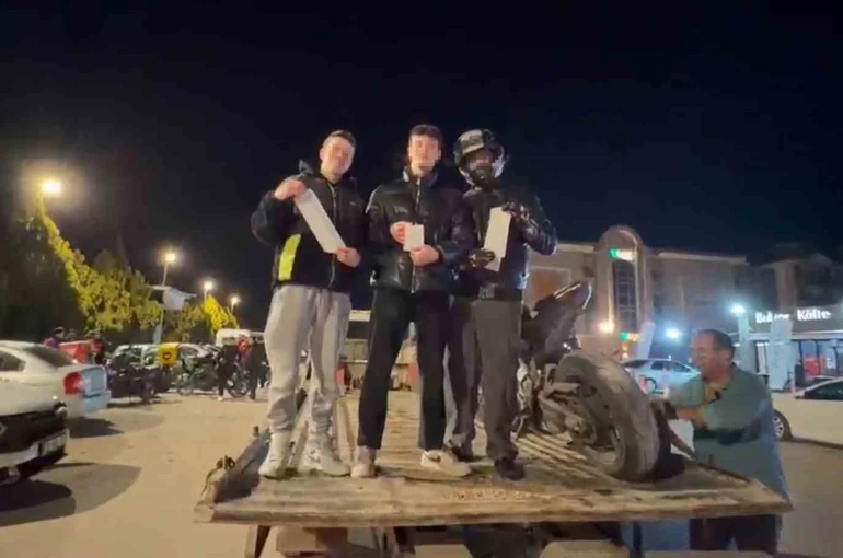 Motosikleti bağlanan sürücü 58 bin TL’lik ceza tutanağı ile poz verdi