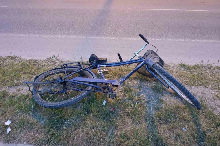 Motosikletle bisikletin çarpıştığı kazada 2 kişi yaralandı