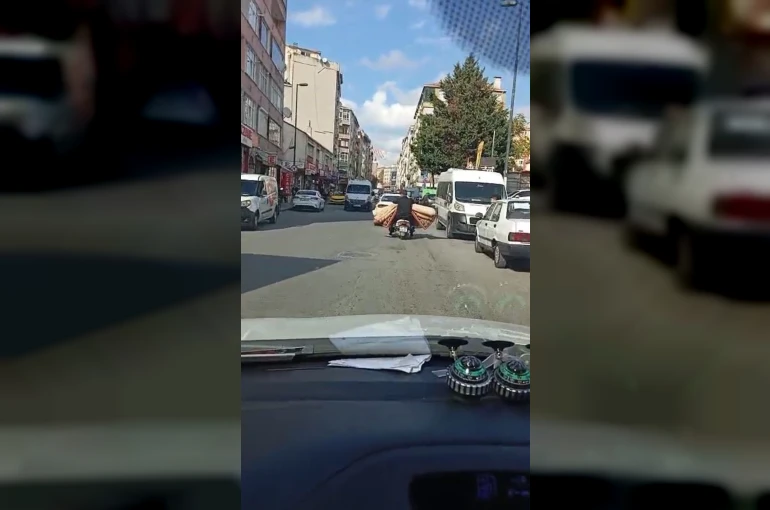 Motosikletle tehlikeli taşımacılık kamerada