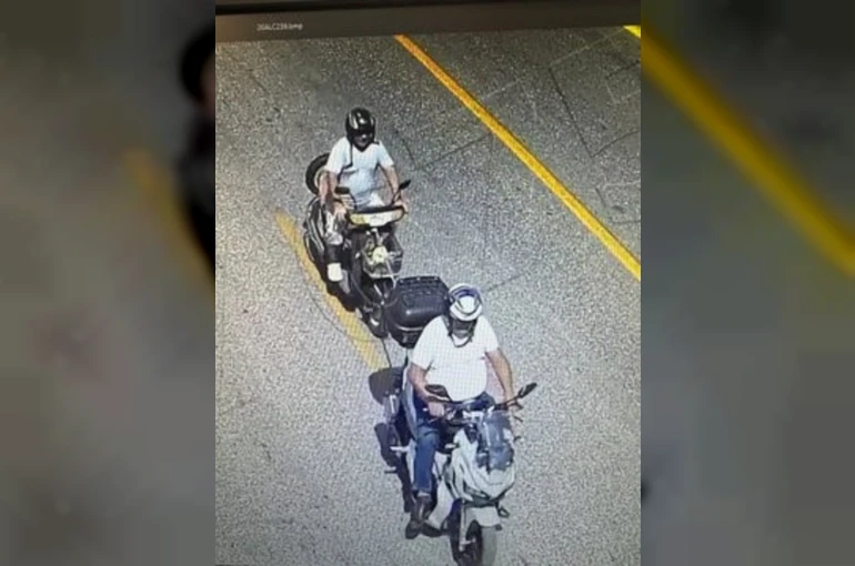 Motosikletlilerin tehlikeli yardımlaşmasına ceza