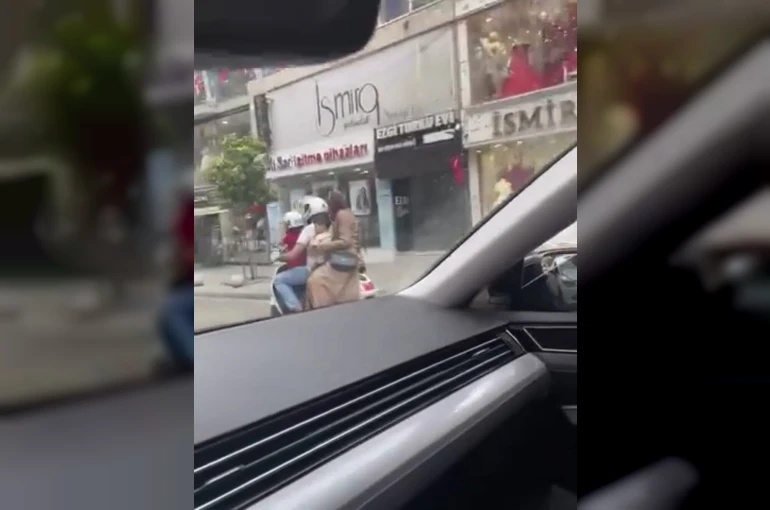 Motosiklette tehlikeli yolculuk