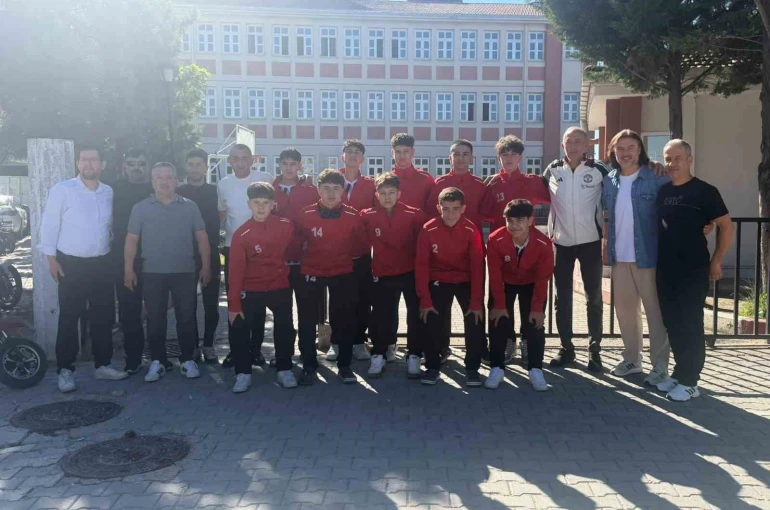Moymul Ortaokulu Futsal Takımı Türkiye’nin en iyi 8 takımı arasında 