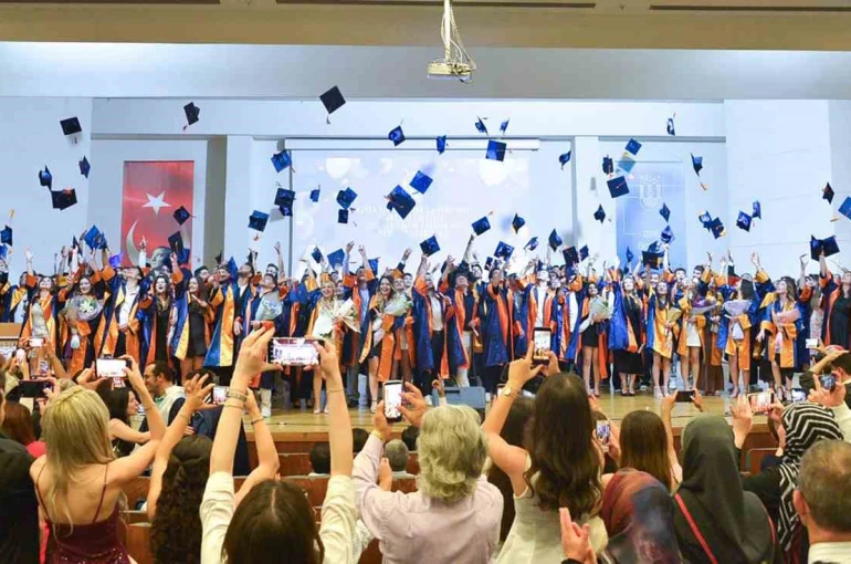 MSKÜ Teknoloji Fakültesi mezunlarını uğurladı