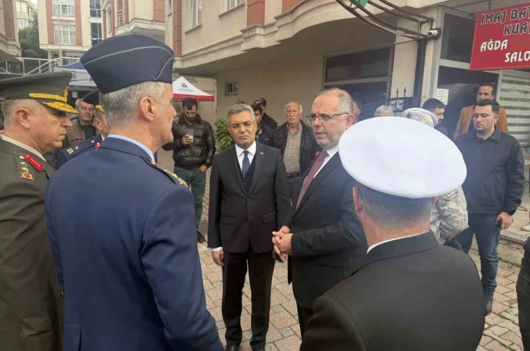 MSÜ Rektörü Prof. Dr. Erhan Afyoncu şehit ailesini ziyaret etti: "Fedakarlıkla çalışan çok sevdiğimiz bir komutanımızdı"