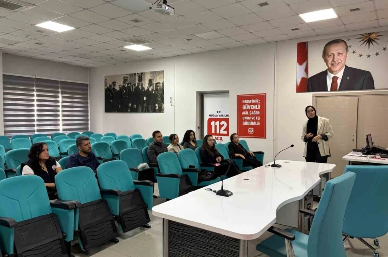 Muğla 112 Acil Çağrı Merkezi çalışanlarına doğru beslenme ve duruş teknikleri anlatıldı