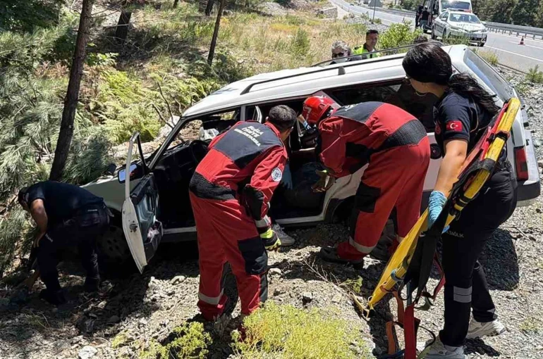 Muğla-Denizli karayolunda kaza: 2 yaralı