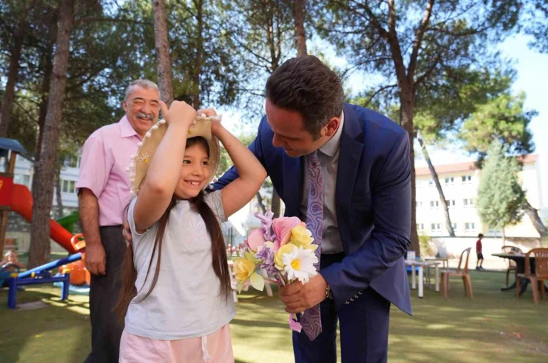 Muğla İl Milli Eğitim Müdürü Çay haftanın ilk gününde minik yüreklerle buluştu
