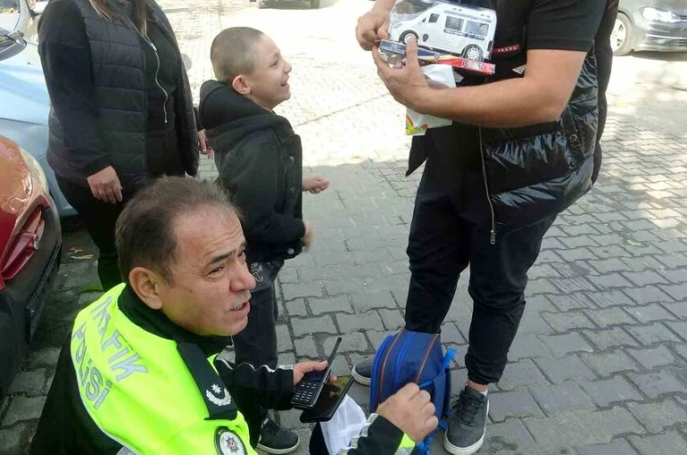 Muğla Trafik Şube Müdürü Haçan’dan özel ihtiyaçlı çocuğa anlamlı hediye