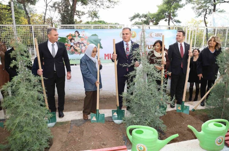 Muğla’da 16 bin 453 öğretmen için 16 Bin 453 fidan toprakla buluşuyor