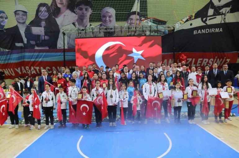 Muğla’da başarılı sporculara ödül yağdı