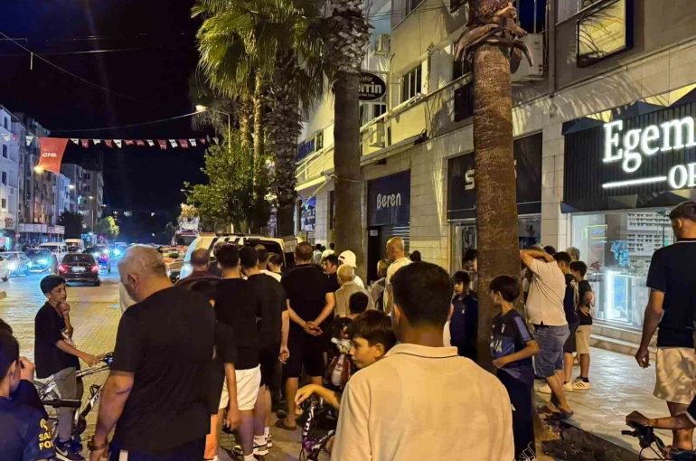 Muğla’da çatıya çıkan genç ikna edilerek aşağı indirildi