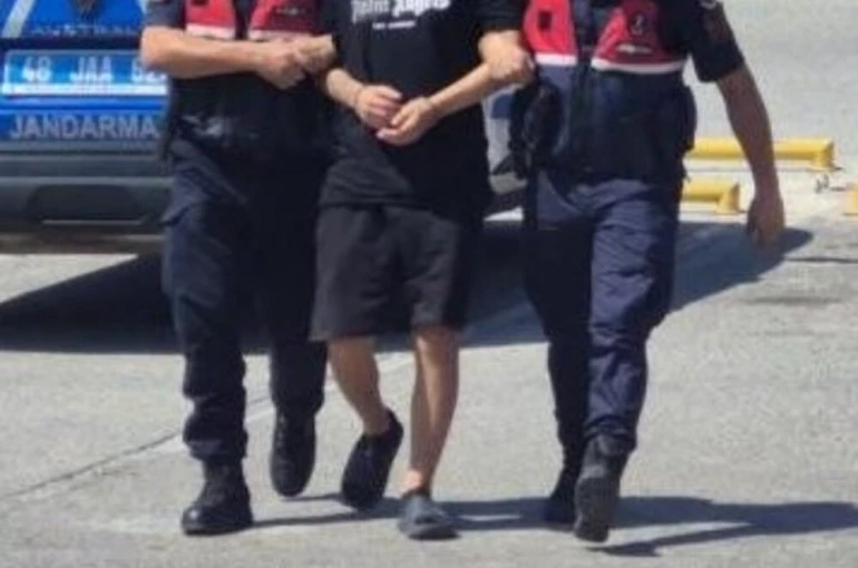 Muğla’da ev baskınında uyuşturucu ve kaçak alkol ele geçirildi