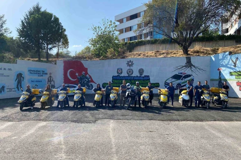 Muğla’da motosikletli kuryelere güvenli sürüş eğitimi verildi