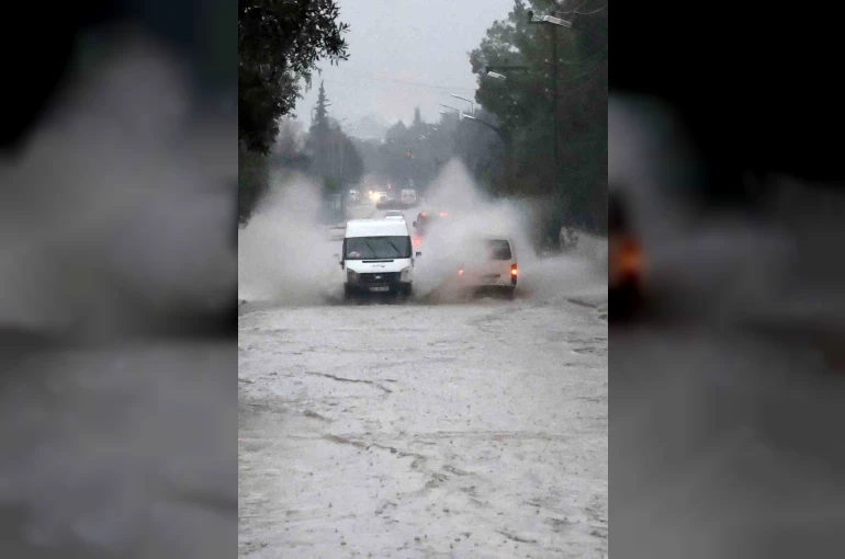 Muğla’nın 7 ilçesine gök gürültülü sağanak yağmur uyarısı