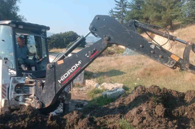 Muhtarın cabasıyla tarihi çeşme tekrar akmaya başladı
