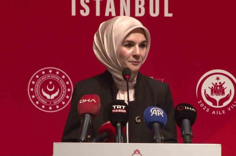 Muhtarlarla buluşan Bakan Göktaş: "Sizlerin farkındalığı, aileyi koruma çabamızın en güçlü halkasıdır"