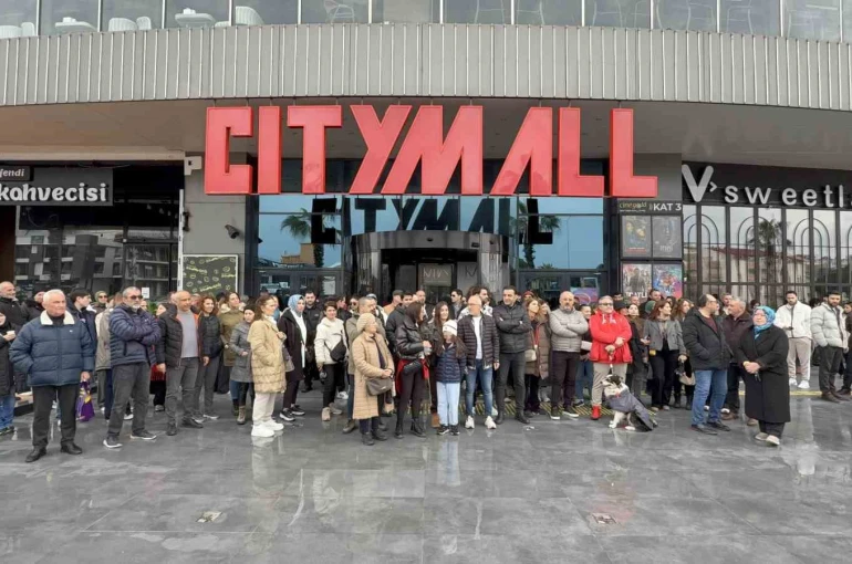Mühürlenen CityMall AVM için basın açıklaması