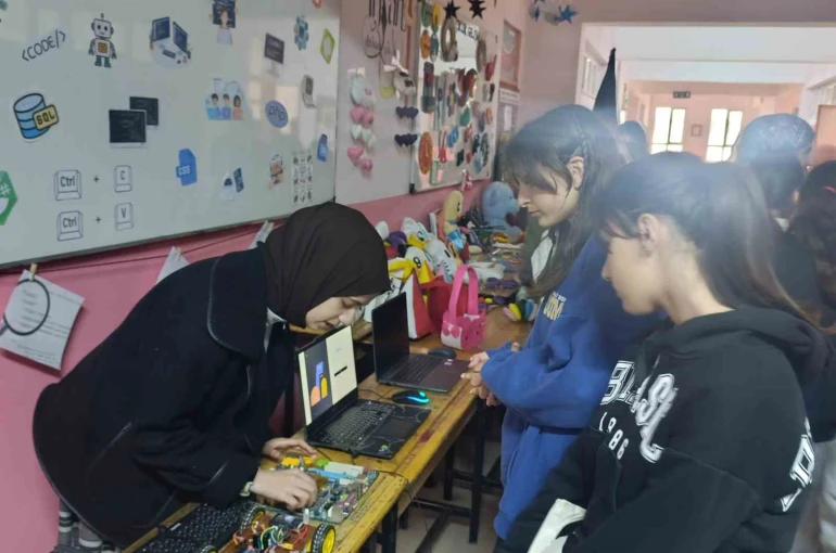 Muradiye MTAL’den ortaokul öğrencilerine bölüm tanıtım sergisi
