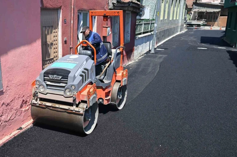 Muradiye’de yol yenileme ve asfalt seferberliği