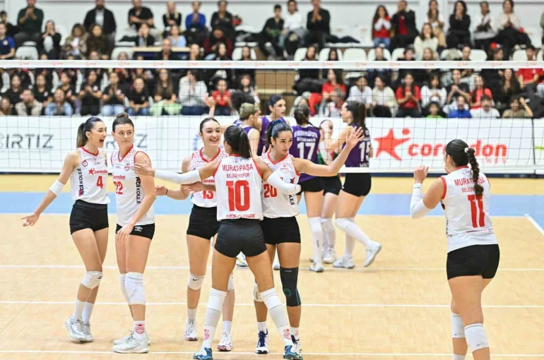 Muratpaşa Belediyespor çıkışta